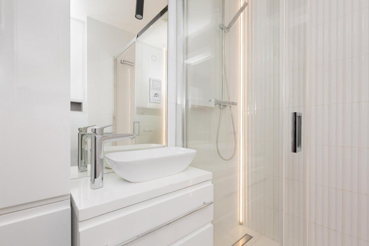 Apartament Bielany 3 Min From Metro With 5-Meals Per Day Diet Catering, Air Conditioning And Free Parking Warsaw Exterior photo